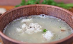 Pokrovy receptas ruošiant žuvies sriubą iš konservuotų žuvų Sriubos su žuvies konservais receptas